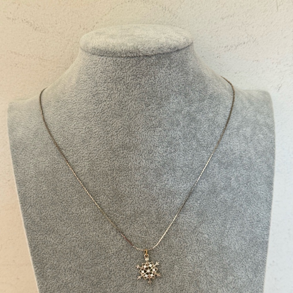 Vintage Silver Diamond Rhinestone Snowflake Charm Pendant Vintage Necklace - Picture 2 of 13